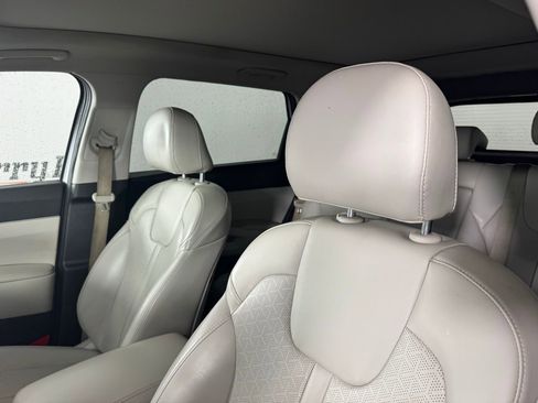 Used 2021 Kia Sorento S w/ Panoramic Sunroof Package image 3