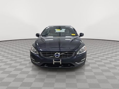 Used 2017 Volvo V60 T5 Premier w/ Convenience Package image 4