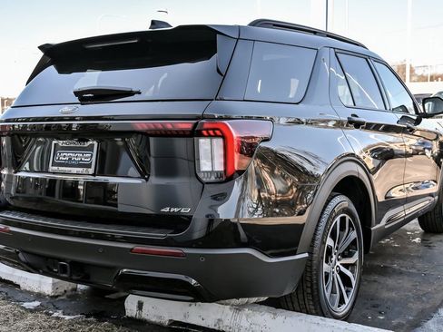 Used 2025 Ford Explorer ST-Line image 8