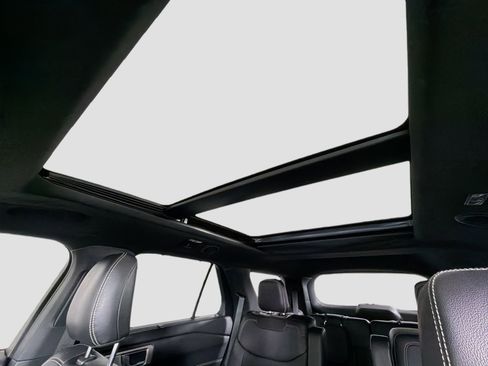 Used 2020 Ford Explorer ST w/ ST Street Pack image 22