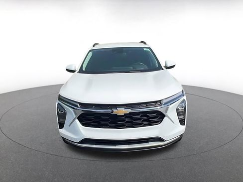 Used 2025 Chevrolet Trax LT w/ LT Convenience Package FWD image 4