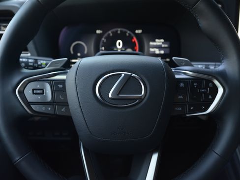 Used 2025 Lexus GX 550 AWD/4WD image 16