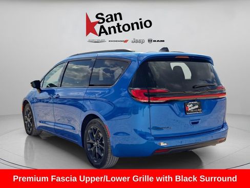 New 2026 Chrysler Pacifica Select image 6