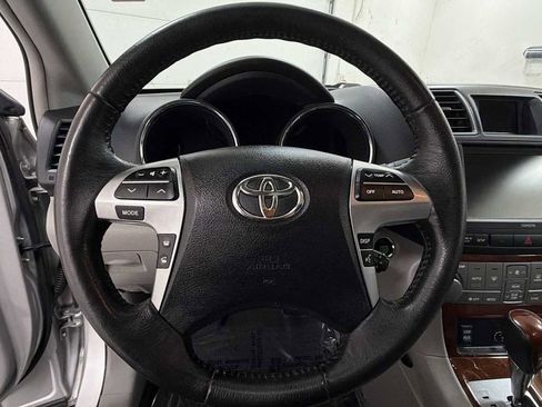 Used 2012 Toyota Highlander Limited w/ Tow Pkg image 16