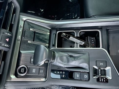 Used 2024 Lexus GX 550 w/ Accessory Package (Z1) AWD/4WD image 22