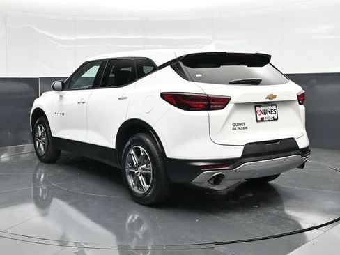Used 2025 Chevrolet Blazer LT FWD image 11