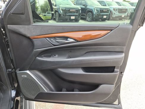 Used 2020 Cadillac Escalade Premium Luxury RWD image 40