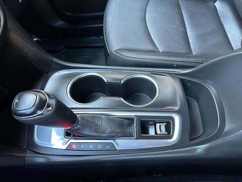 Used 2021 Chevrolet Equinox LT image 25