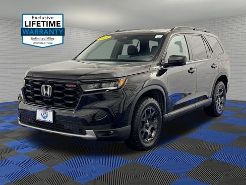 Certified 2025 Honda Pilot TrailSport image 1