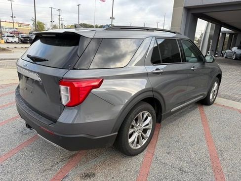 Used 2021 Ford Explorer XLT w/ Equipment Group 202A image 4