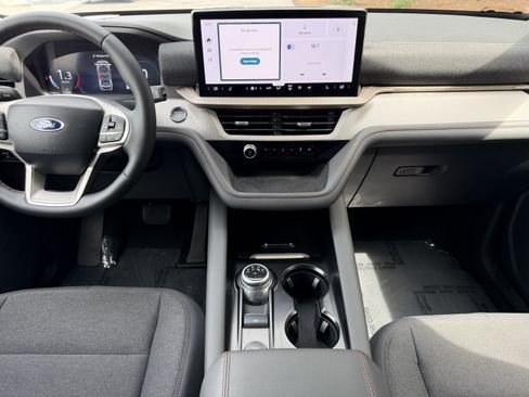 Used 2025 Ford Explorer Active RWD image 23
