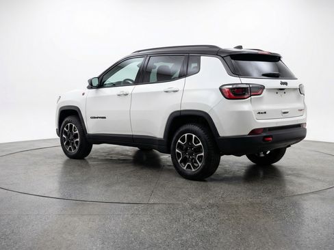 Used 2025 Jeep Compass Trailhawk AWD/4WD image 6