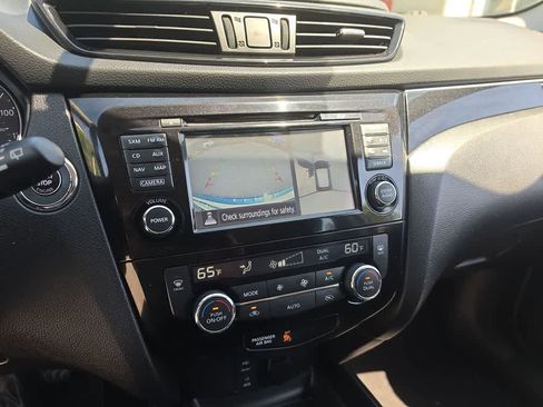 Used 2017 Nissan Rogue Sport SL AWD/4WD image 17