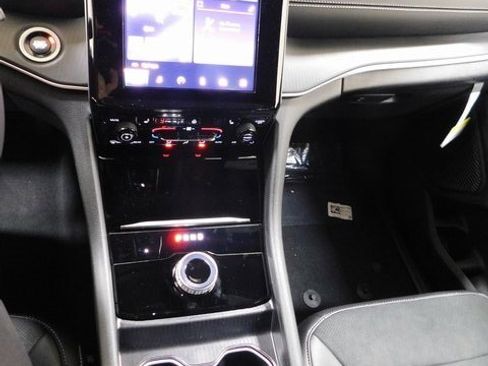 New 2025 Jeep Grand Cherokee Altitude image 34