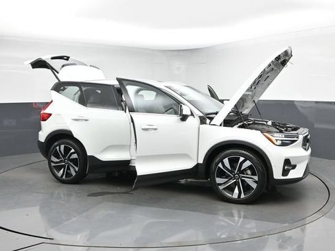 Used 2023 Volvo XC40 B5 Ultimate w/ Protection Package Premier AWD/4WD image 52