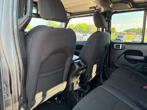 Used 2023 Jeep Gladiator Sport AWD/4WD image 31