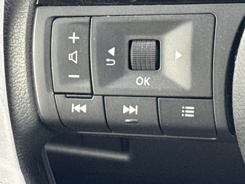 Used 2021 Nissan Rogue SV image 19