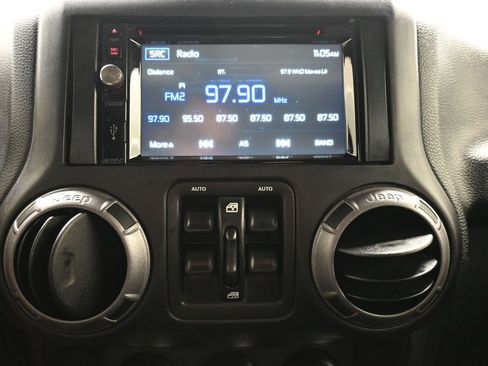 Used 2018 Jeep Wrangler Unlimited Sport S image 22