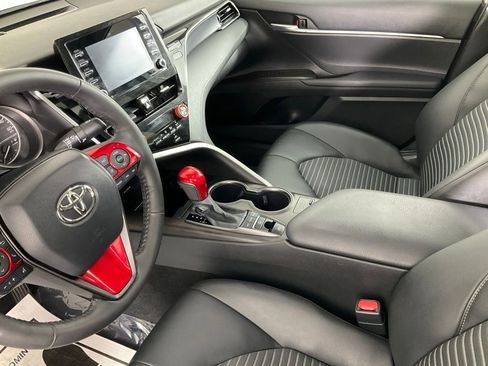 Used 2022 Toyota Camry SE image 12