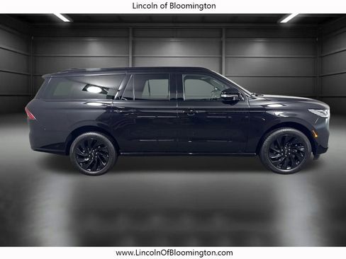 New 2025 Lincoln Navigator L Reserve w/ Jet Appearance Package image 8