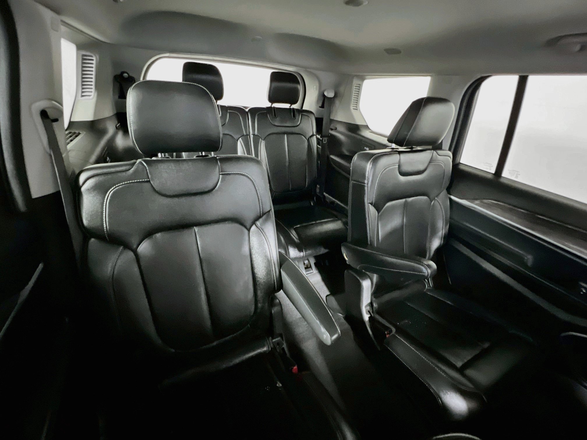 Used 2022 Jeep Grand Cherokee L Limited RWD image 32