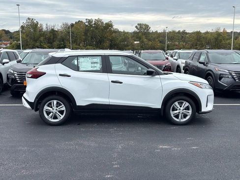 Used 2025 Nissan Kicks Play S FWD image 2