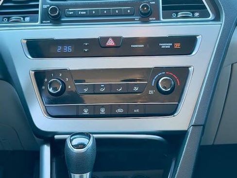 Used 2015 Hyundai Sonata SE FWD image 16