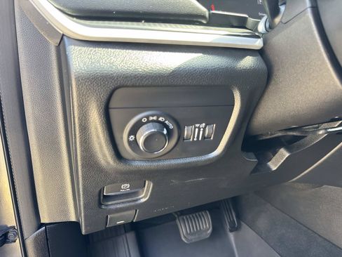 Used 2024 Jeep Grand Cherokee Altitude RWD image 21