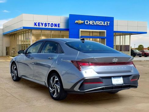 Used 2025 Hyundai Elantra SEL FWD image 5