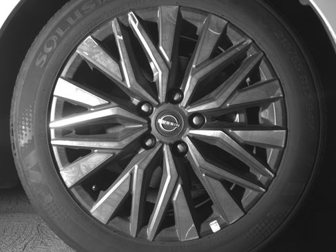 Used 2025 Nissan Altima 2.5 SV FWD image 13