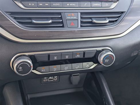 Used 2024 Nissan Altima 2.5 SV image 21