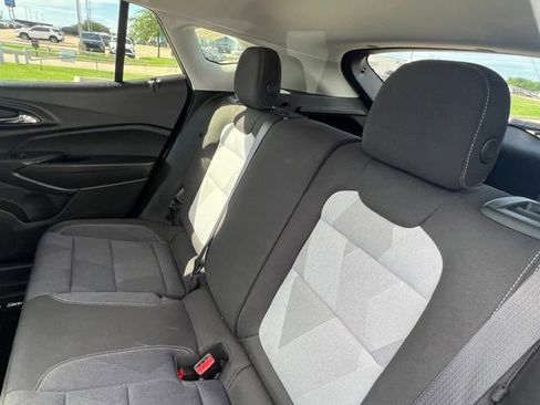 Used 2025 Chevrolet Trax LS w/ LS Convenience Package FWD image 10