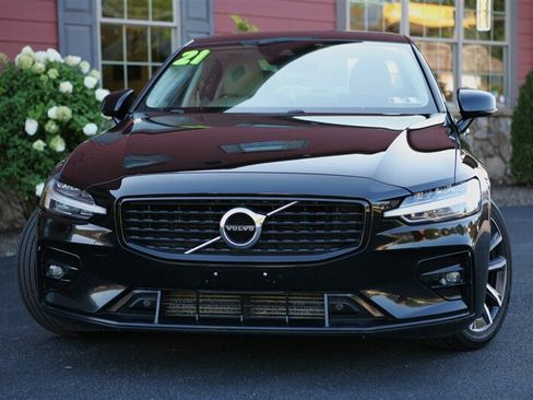 Used 2021 Volvo S60 T5 Momentum AWD/4WD image 2