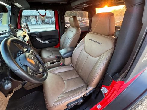 Used 2016 Jeep Wrangler Rubicon w/ Power Convenience Group AWD/4WD image 27