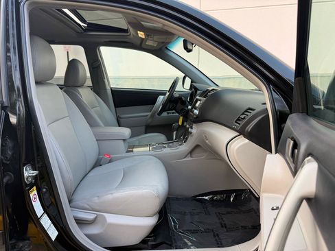 Used 2011 Toyota Highlander SE w/ Tow Pkg AWD/4WD image 39