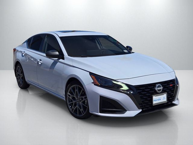 Used 2023 Nissan Altima 2.0 SR FWD image 1