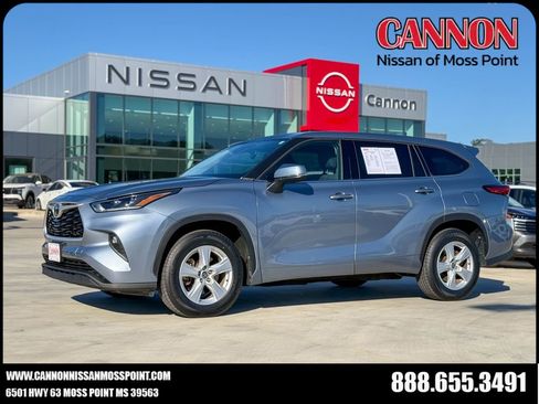 Used 2021 Toyota Highlander LE image 1