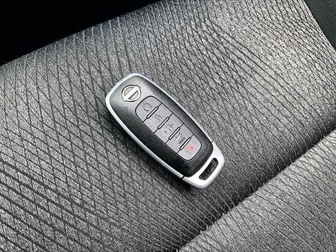 Certified 2026 Nissan Rogue SV AWD/4WD image 30