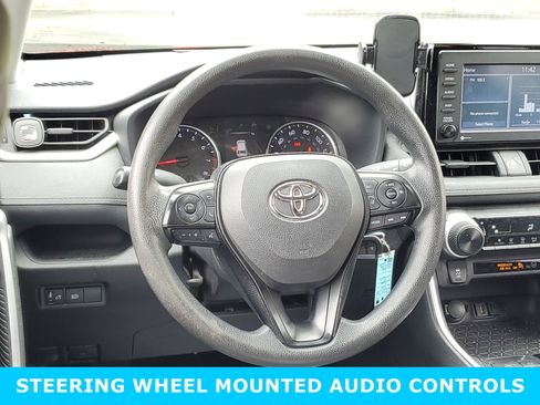 Used 2021 Toyota RAV4 LE image 12