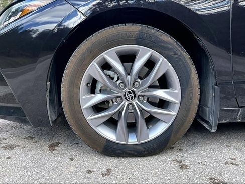 Used 2021 Toyota Avalon XLE FWD image 32
