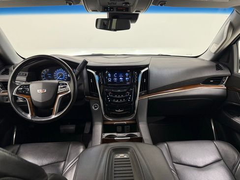 Used 2019 Cadillac Escalade ESV Luxury AWD/4WD image 27