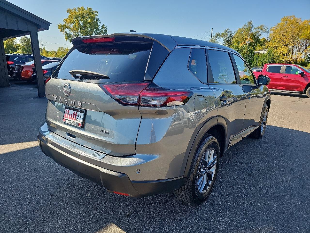 Used 2024 Nissan Rogue S AWD/4WD image 3
