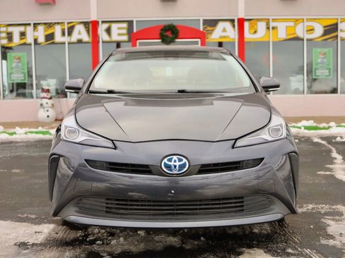 Used 2019 Toyota Prius XLE image 2