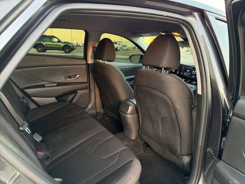 Used 2023 Hyundai Elantra SEL image 17