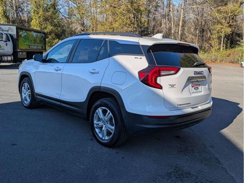 Used 2022 GMC Terrain SLE w/ Driver Convenience Package image 10