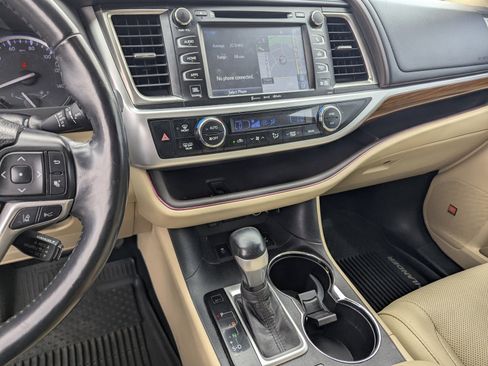 Used 2018 Toyota Highlander Limited Platinum AWD/4WD image 10