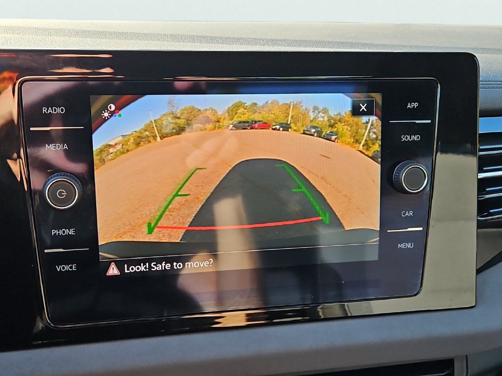 Certified 2025 Volkswagen Jetta SE w/ Sunroof Package FWD image 16