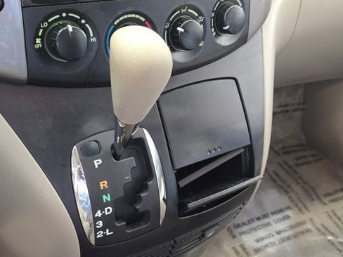 Used 2010 Toyota Sienna CE image 25