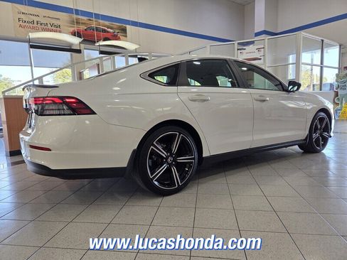 Used 2023 Honda Accord Sport image 4