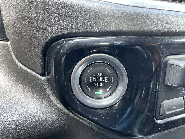 Used 2025 Chevrolet Silverado 1500 LT AWD/4WD image 17